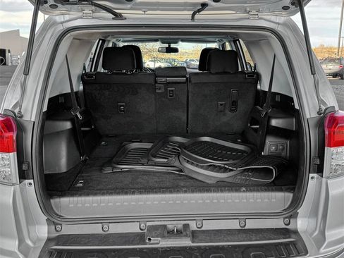 Used 2013 Toyota 4Runner SR5 w/ Convenience Pkg image 8