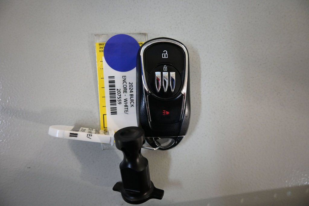Used 2024 Buick Encore GX Sport Touring FWD image 22