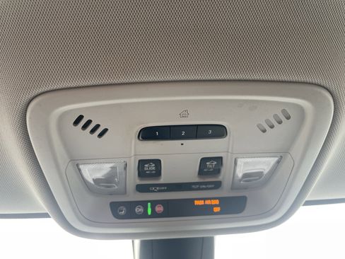 Used 2019 Chevrolet Traverse Premier image 26