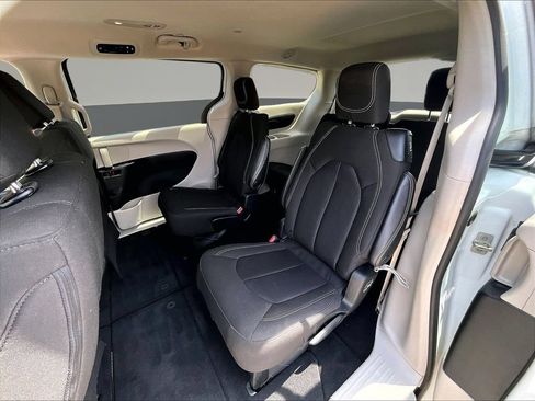 Used 2023 Chrysler Voyager LX FWD image 25