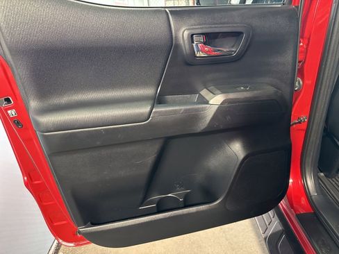 Used 2016 Toyota Tacoma SR image 27