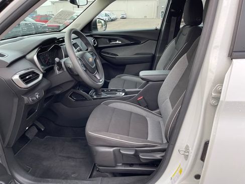 Used 2023 Chevrolet TrailBlazer LS FWD image 9