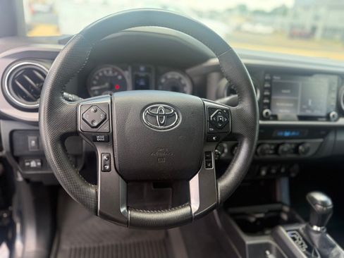 Used 2021 Toyota Tacoma TRD Off-Road AWD/4WD image 9