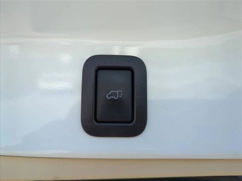 Used 2019 Toyota Highlander Limited image 27