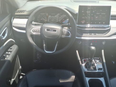 Used 2024 Jeep Compass Latitude AWD/4WD image 3