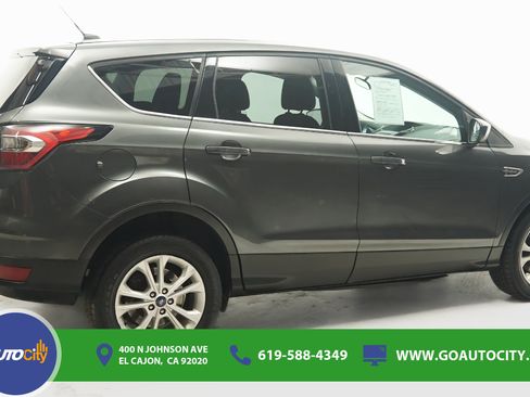 Used 2017 Ford Escape SE FWD image 6