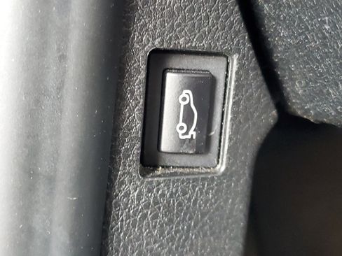 Used 2016 BMW 228i xDrive Convertible AWD/4WD image 8