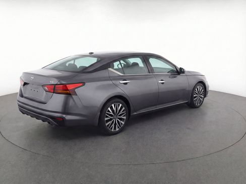 Used 2024 Nissan Altima 2.5 SV image 9