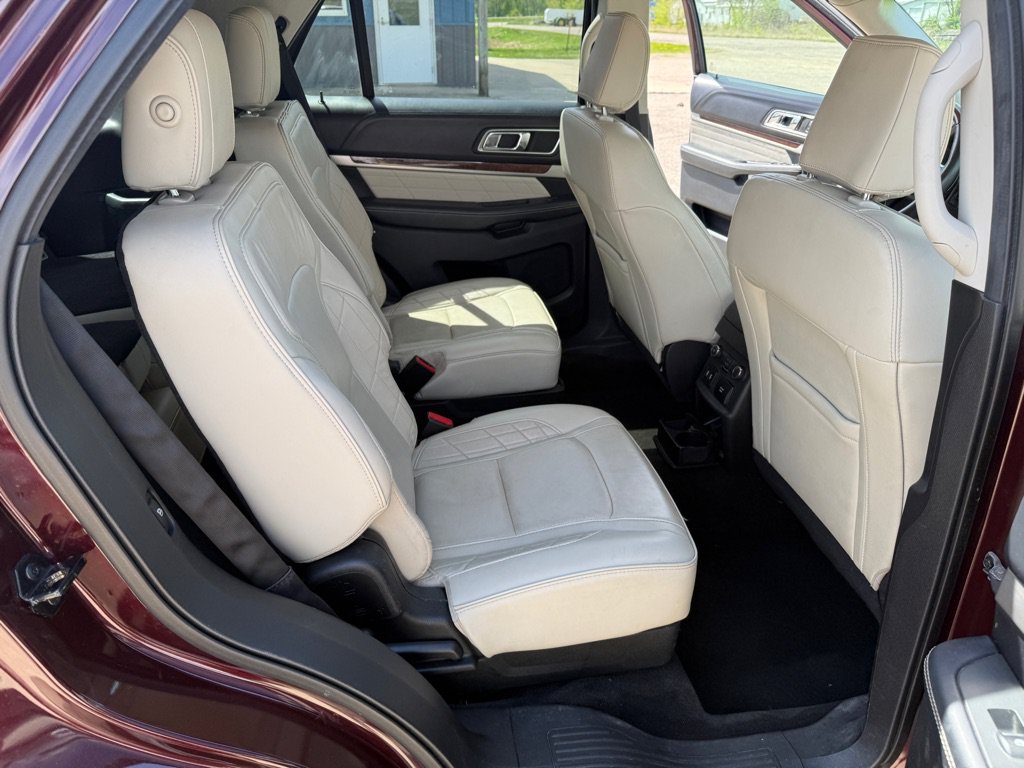 Used 2018 Ford Explorer Platinum AWD/4WD image 35