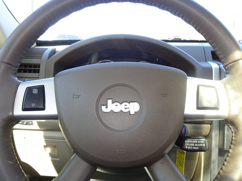 Used 2010 Jeep Liberty Limited w/ Tire & Wheel Group AWD/4WD image 17