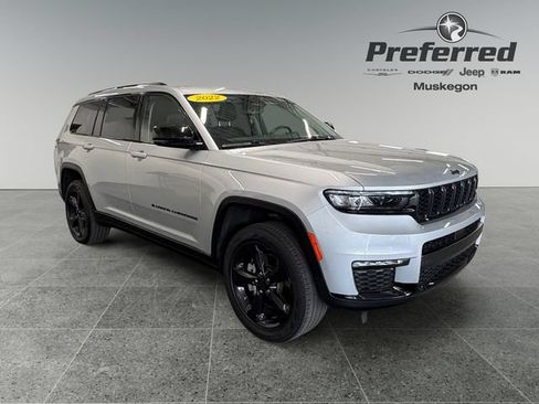 Used 2022 Jeep Grand Cherokee L Limited w/ Black Appearance Package AWD/4WD image 1