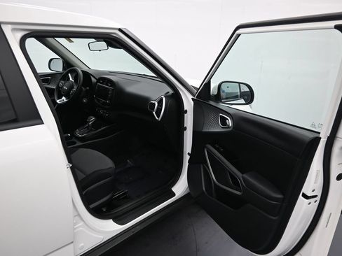 Used 2025 Kia Soul LX w/ LX Technology Package FWD image 15