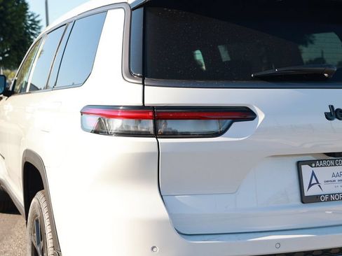 New 2026 Jeep Grand Cherokee L 2WD image 10
