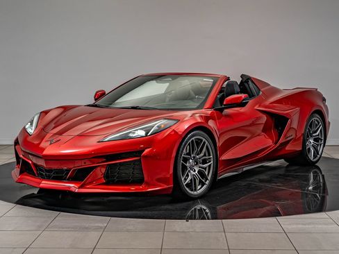 Used 2025 Chevrolet Corvette Z06 w/ Stealth Interior Trim Package RWD image 2