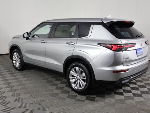 New 2026 Mitsubishi Outlander ES AWD/4WD image 8