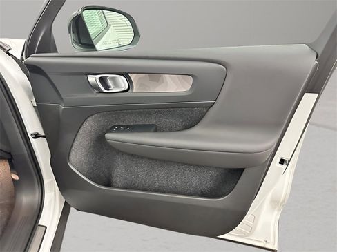 New 2024 Volvo XC40 Recharge Core w/ Protection Package Premier image 20
