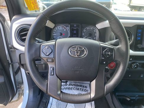 Used 2017 Toyota Tacoma TRD Off-Road image 15