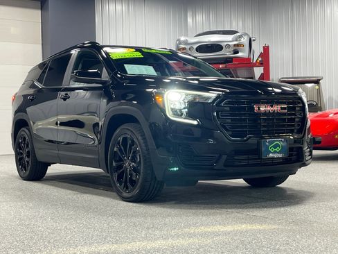 Certified 2022 GMC Terrain SLE w/ Driver Convenience Package image 7