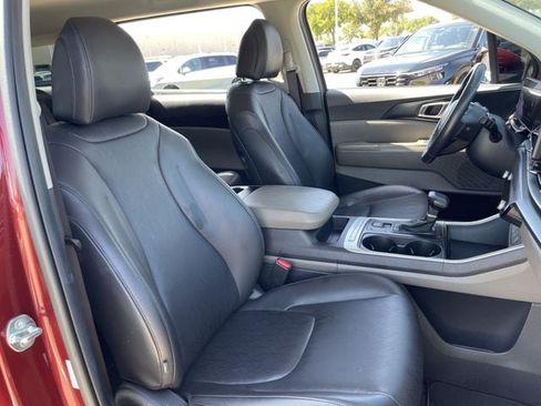 Used 2025 Kia Carnival FWD image 25