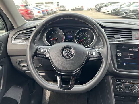 Used 2021 Volkswagen Tiguan SE image 10
