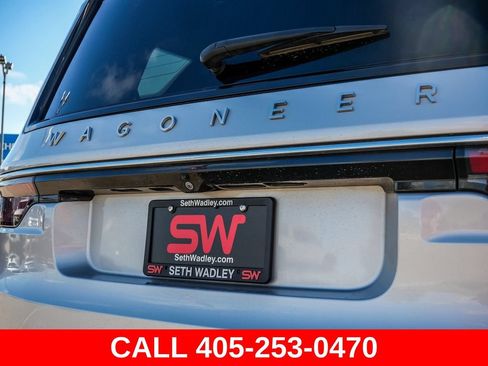 Used 2023 Jeep Wagoneer 4WD w/ Convenience Group I image 11