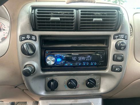 Used 2001 Ford Explorer Sport image 13