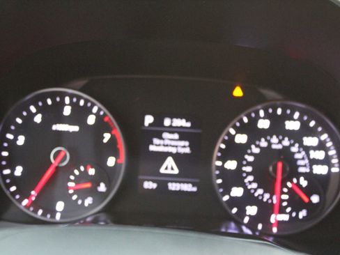 Used 2019 Hyundai Elantra Sport w/ Cargo Package image 11