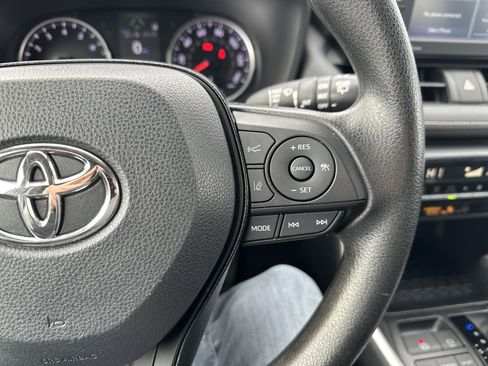 Used 2021 Toyota RAV4 XLE image 19