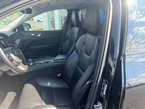Used 2023 Volvo XC60 B5 Plus image 20