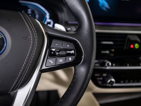 Used 2023 BMW 530e w/ Premium Package image 34