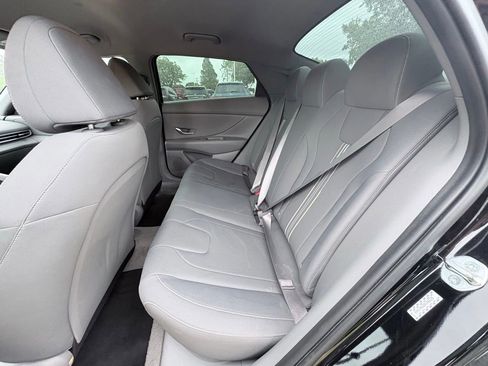 Used 2023 Hyundai Elantra SEL image 7