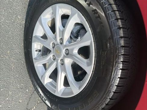 Used 2020 Chevrolet Equinox LT w/ Driver Convenience Package image 10