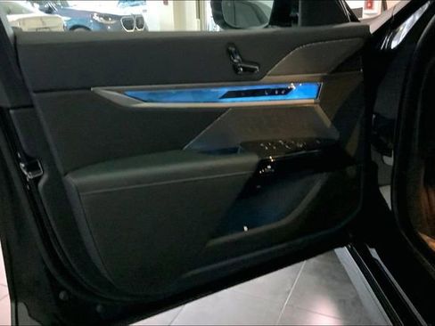 Used 2025 BMW 740i w/ Premium Package RWD image 10
