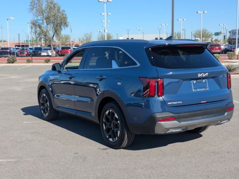 Certified 2025 Kia Sorento S w/ Panoramic Sunroof Package image 3