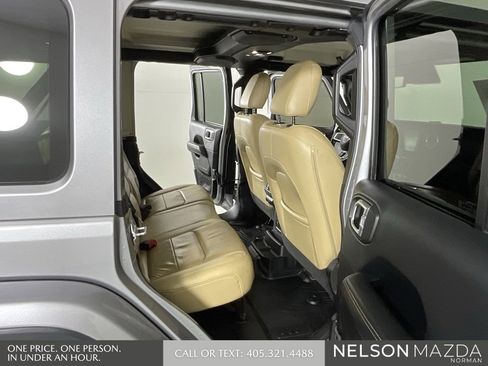 Used 2019 Jeep Wrangler Unlimited Sahara image 15