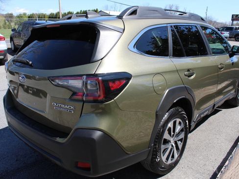 Used 2024 Subaru Outback Premium image 9