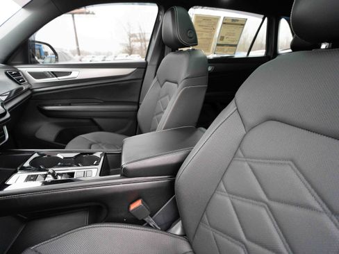 Used 2024 Volkswagen Atlas Cross Sport SE image 10