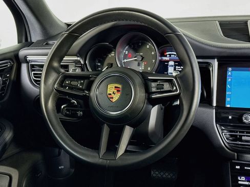 Certified 2025 Porsche Macan AWD/4WD image 12
