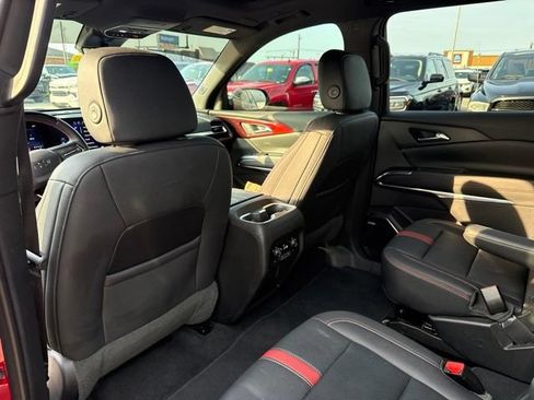 Used 2024 Chevrolet Traverse RS FWD image 10