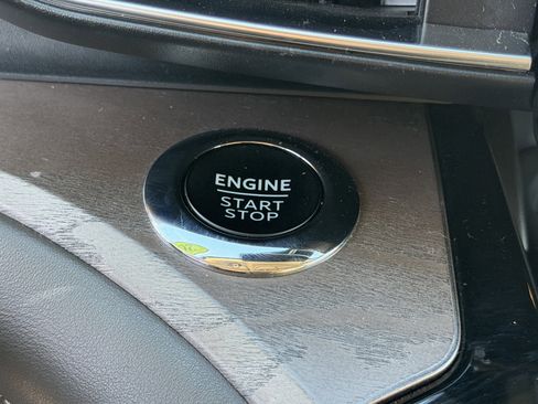 Certified 2023 Ford Explorer Platinum image 17