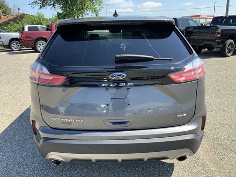 Used 2024 Ford Edge Titanium image 8
