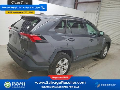 Used 2021 Toyota RAV4 LE AWD/4WD image 4