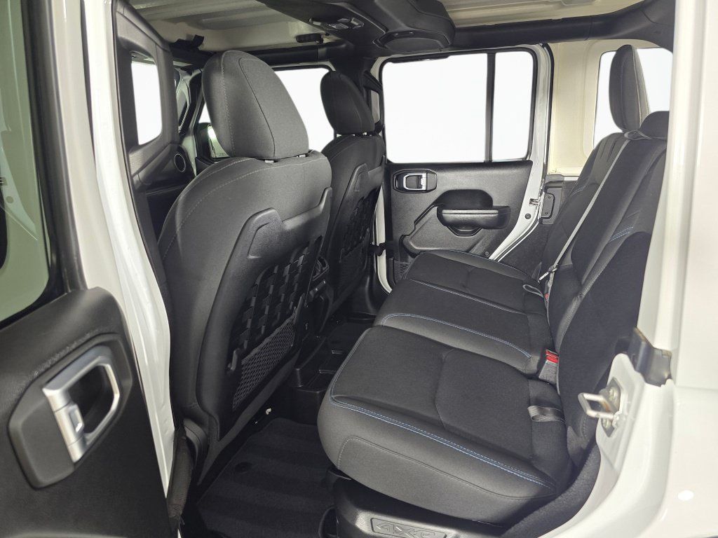 Used 2022 Jeep Wrangler Unlimited Rubicon 4xe AWD/4WD image 33