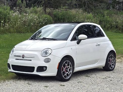 Used 2015 FIAT 500 Sport w/ Comfort/Convenience Group FWD image 2
