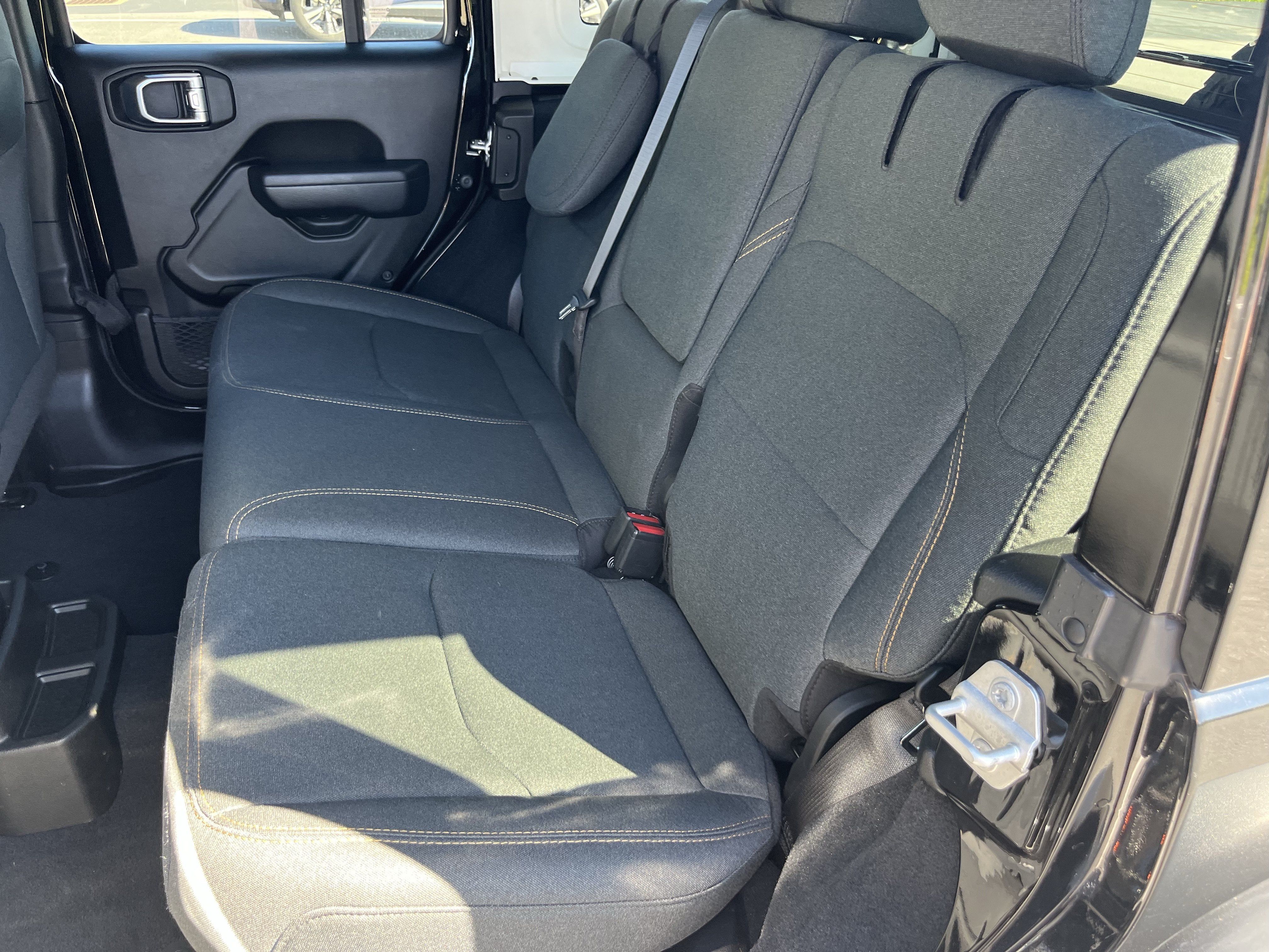 Used 2024 Jeep Wrangler Unlimited AWD/4WD image 15