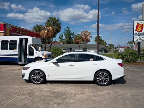Used 2019 Chevrolet Malibu Premier w/ Sun and Wheel Package image 2