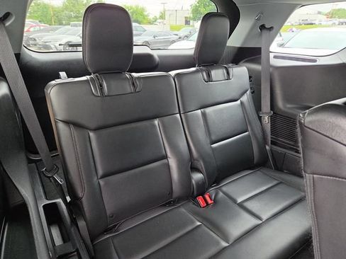 Used 2021 Ford Explorer XLT w/ Equipment Group 202A AWD/4WD image 18