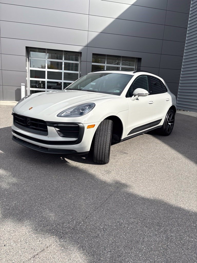 Used 2024 Porsche Macan AWD/4WD image 3