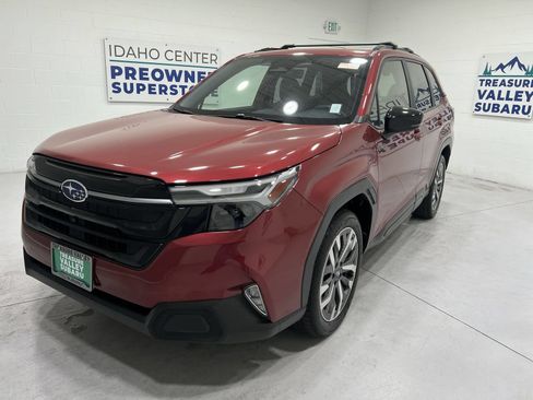 Used 2025 Subaru Forester Touring AWD/4WD image 4