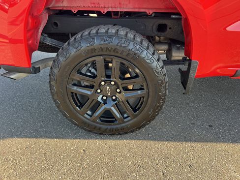 Certified 2024 Chevrolet Silverado 1500 Custom Trail Boss w/ LPO, Dark Essentials Package image 9